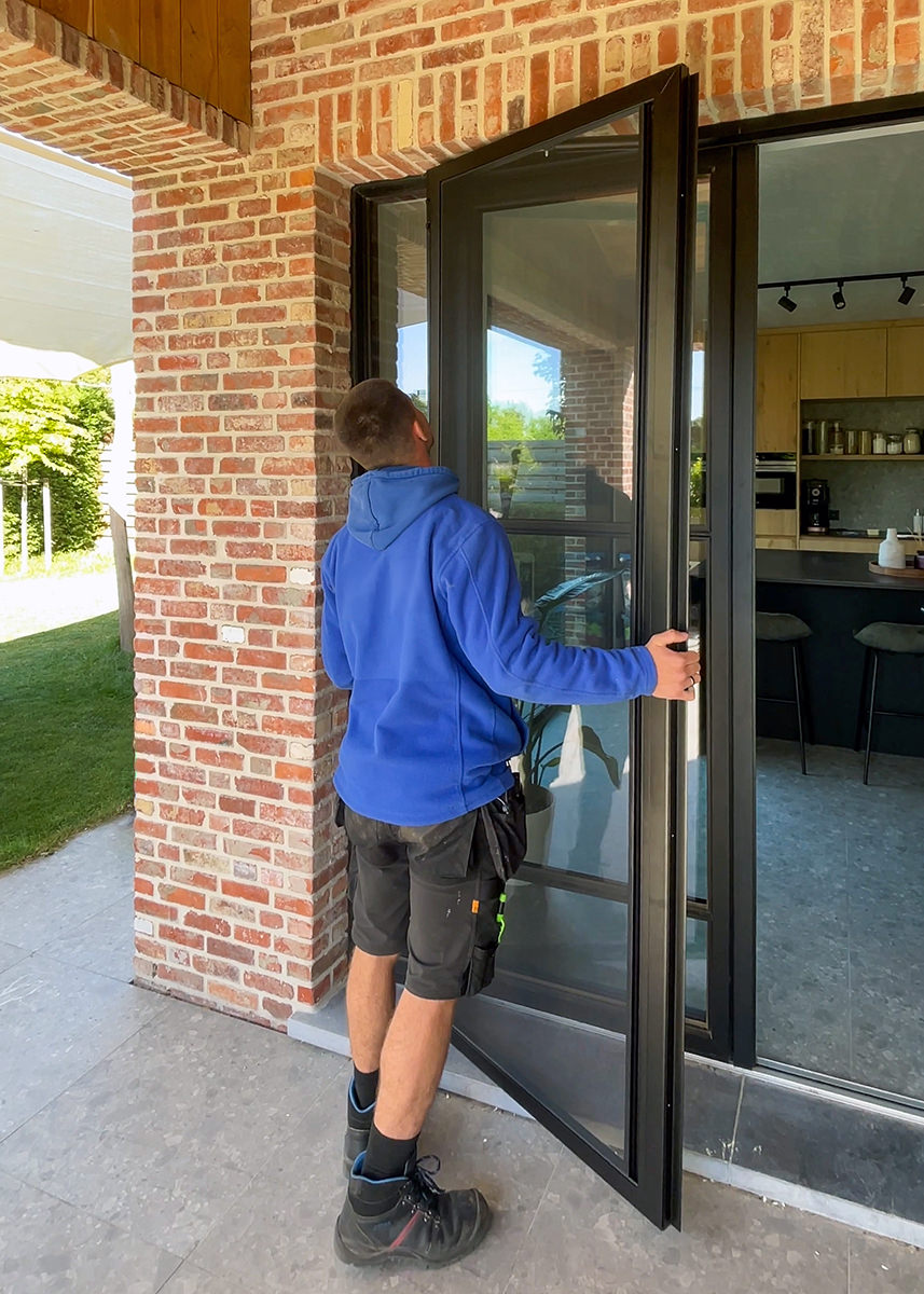 Vliegendeur Installatie