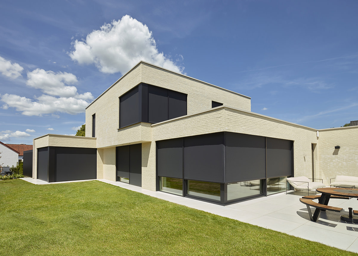 New Construction: Sun Protection with Renson Fixscreen