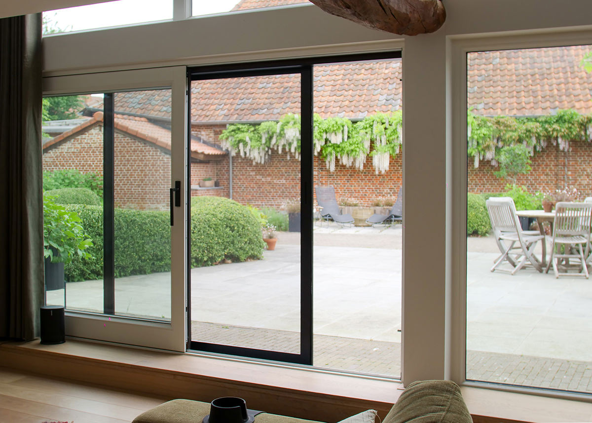 Sliding Fly Screen with Soft-Close