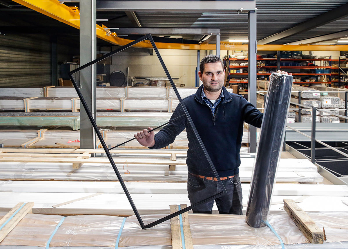 Eosol : fabrication de moustiquaires, de stores, de cloisons vitrées et de tôles en aluminium