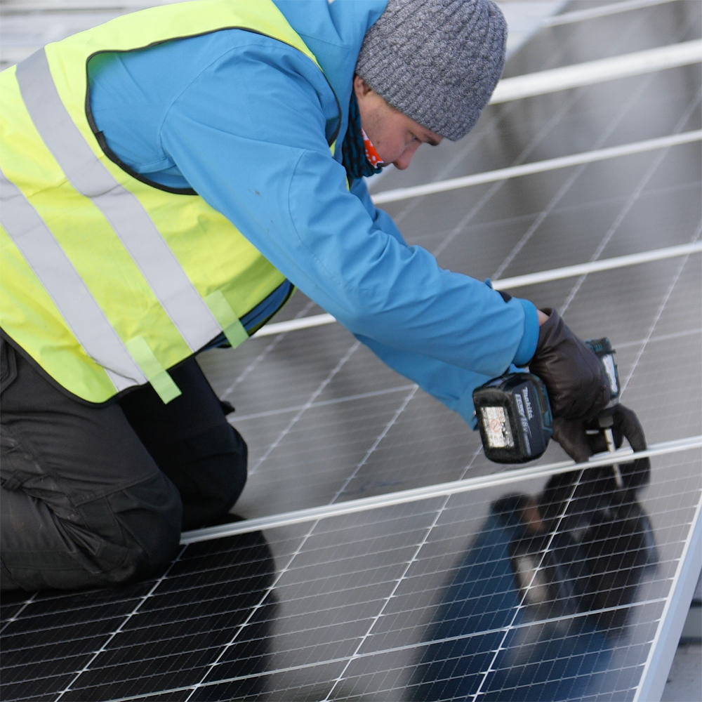 Zonnepanelen Installatie Op Bedrijfsgebouw Eosol Kopie