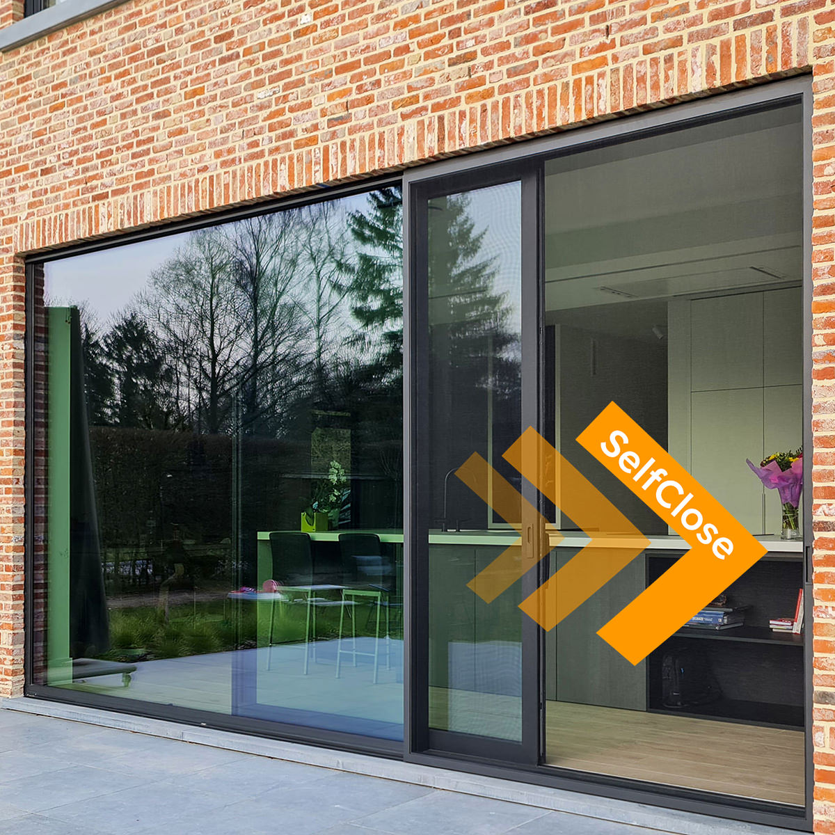 Moustiquaires sur mesure avec système Selfclose pour les fenêtres Reynaers